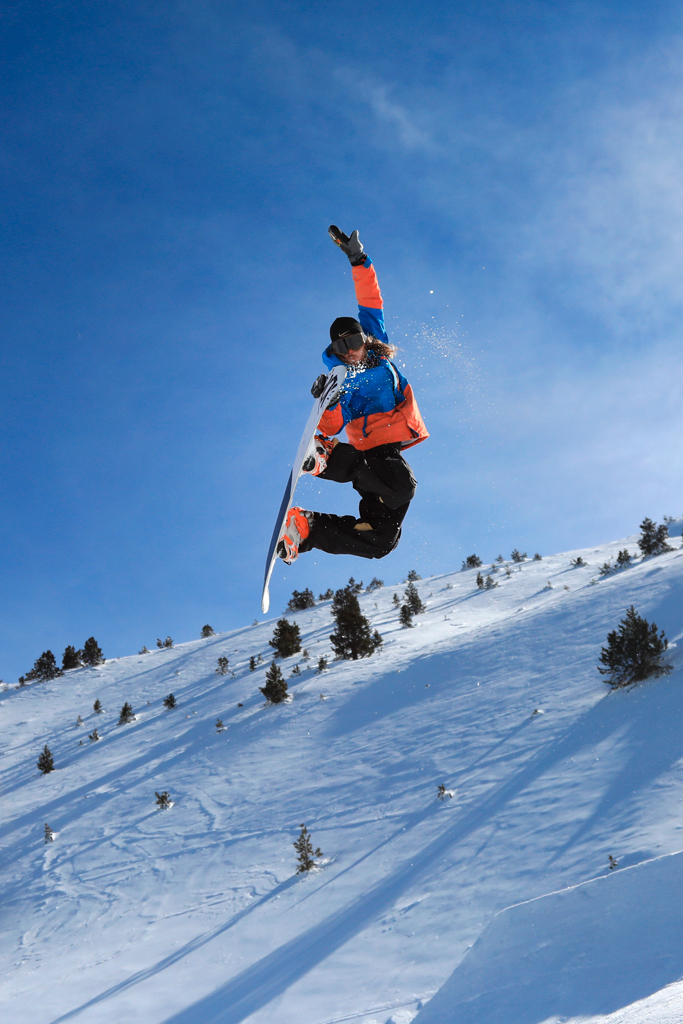 esquiador saltando