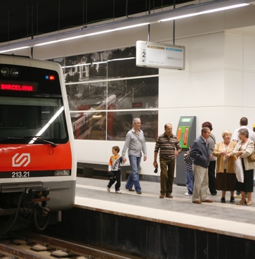 Gent a andana estació FGC